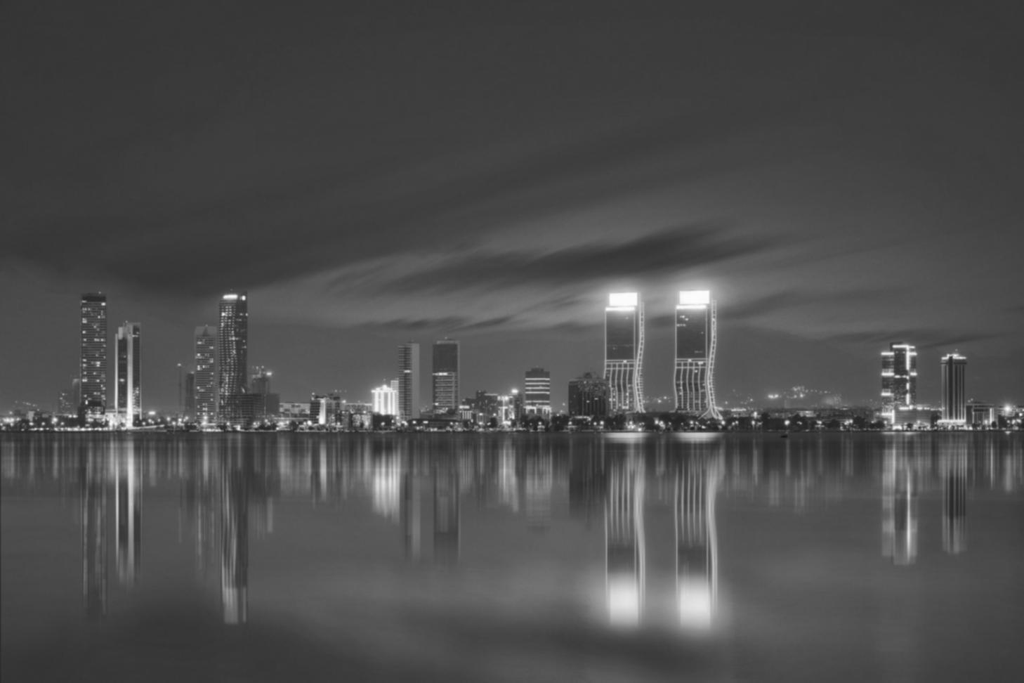 Сучасний офіс туристичної компанії з аналітикою та планами розвитку